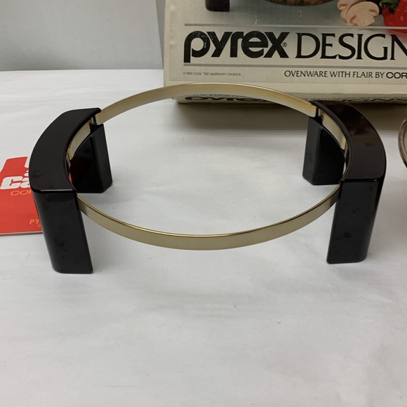 Vintage PYREX Designs Casserole Dish 2 Quart 6241-F With Cradle Party Server new - Picture 5 of 12